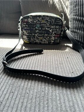 🎉🎉SOLD🎉🎉 DKNY Black Logo Lined Handbag Interior